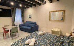 Ca'Antica Sinagoga - Venice Canal Front Apartment